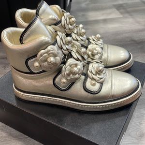 Chanel sneakers size 42